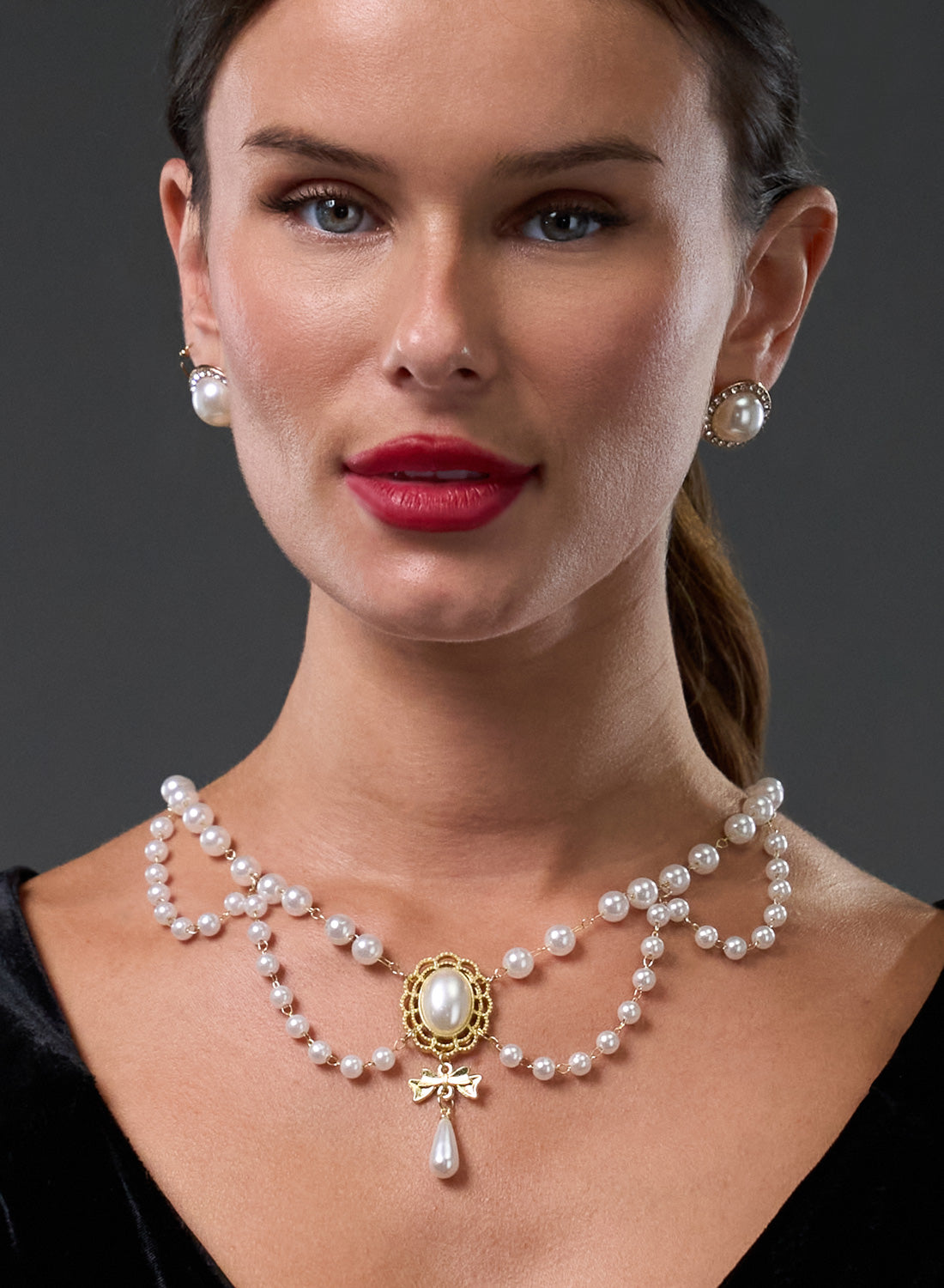 Regency Vintage Style Faux Pearl Necklace