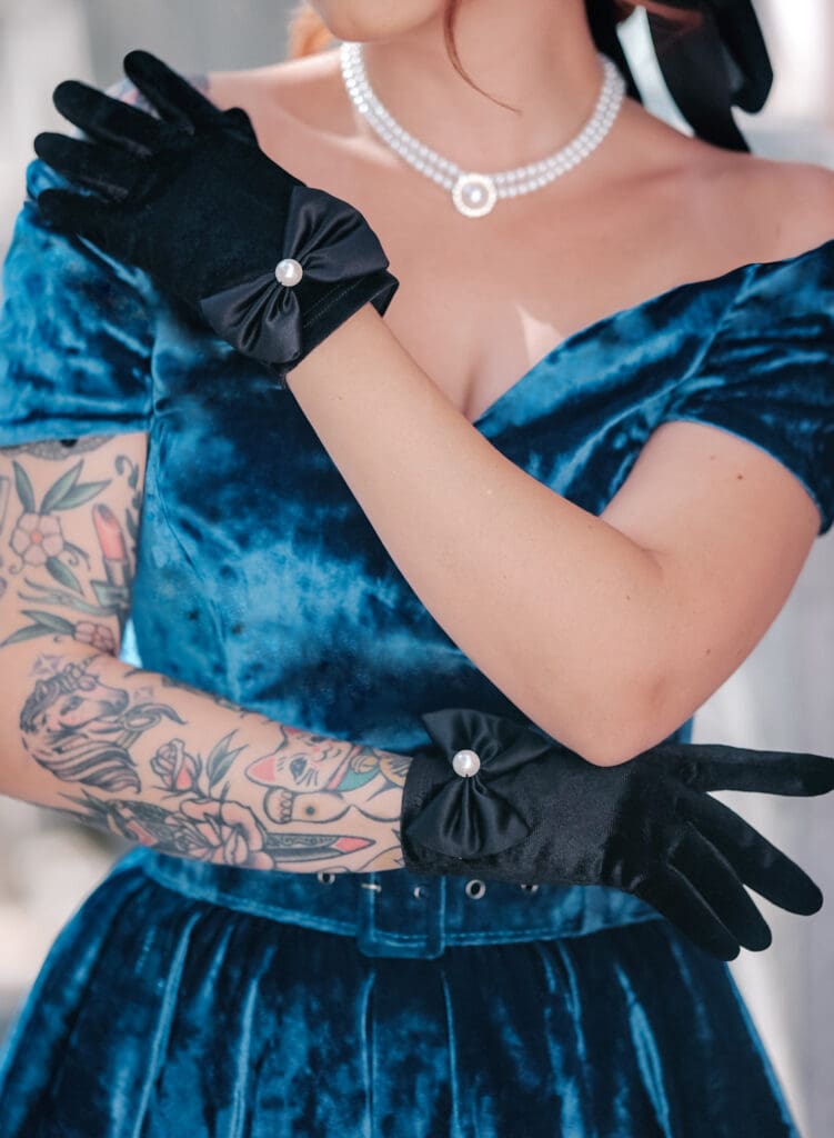 Black Velvet Gloves main image 1